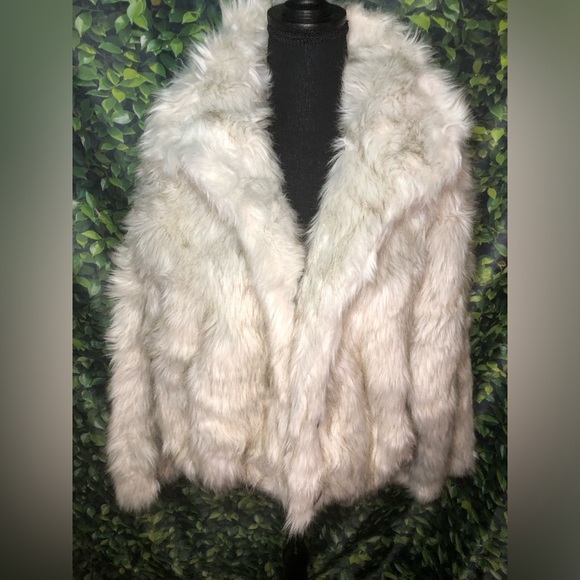 Elegant Gray Faux Fur Jacket size Small NWOT - Picture 2 of 16